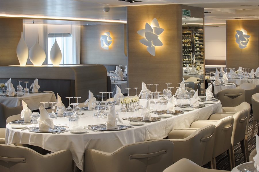 Pebble wall lights, Le Ponant restaurant, contemporary design