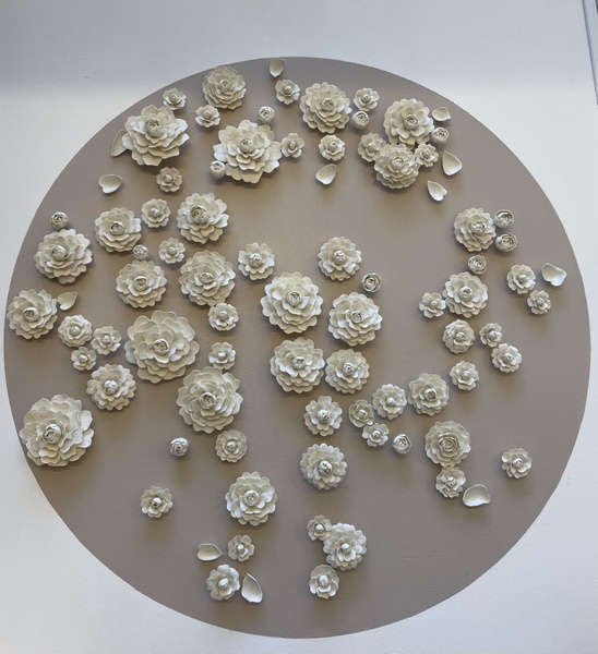 Composition of porcelain camellias
