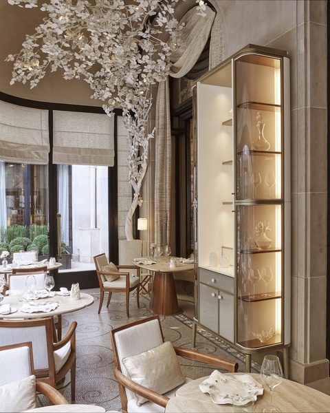 The Orangerie - Hotel George V - Paris