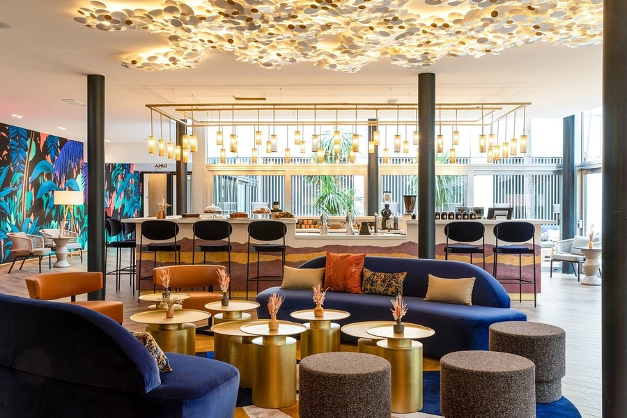Renaissance Hotel Bordeaux  Multiple Suspension Bar 